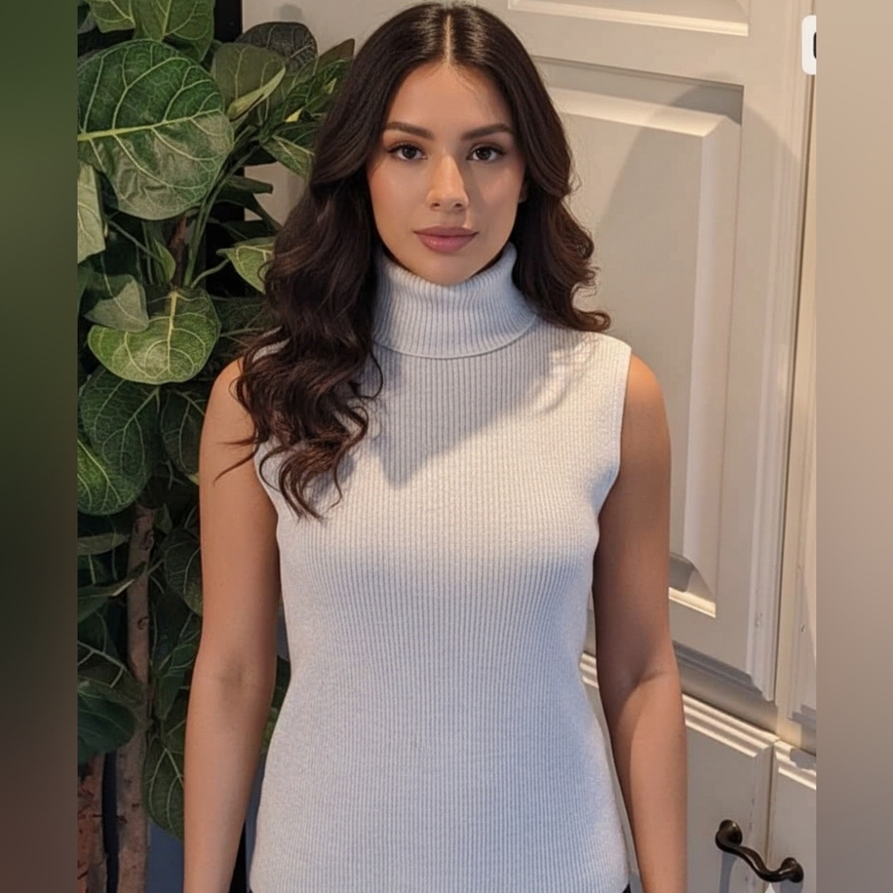 White Silver Ribbed Turtleneck size XL